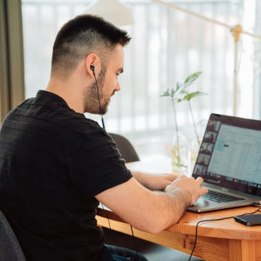 Key Strategies for Mastering SaaS Sales